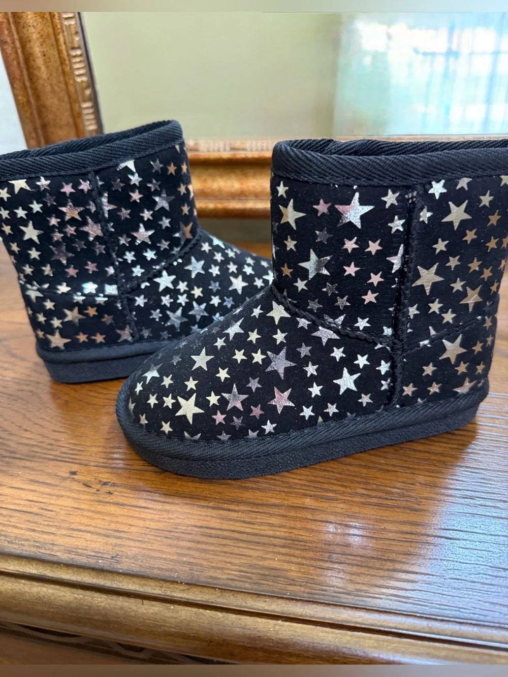NEW Thereabouts boots for girls. Size 8. Black w/ metalic stars. Fleece inside